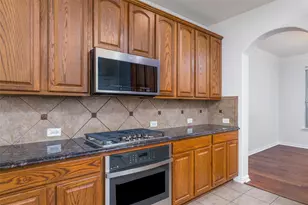 2410 Honey Dr, Arlington, TX 76001 - Photo 18