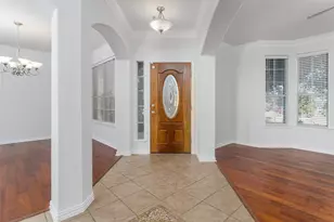 2410 Honey Dr, Arlington, TX 76001 - Photo 8