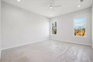 1633 E Tucker St, Fort Worth, TX 76104 - Photo 10