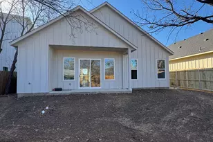 1633 E Tucker St, Fort Worth, TX 76104 - Photo 2