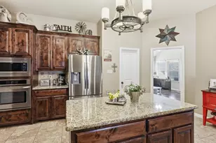 100 Valle Ct, Azle, TX 76020 - Photo 8