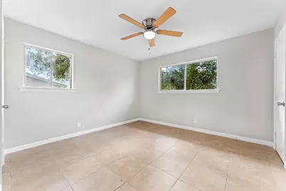 916 McCurry Avenue, Bedford, TX 76022 - Photo 16