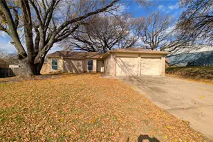 5610 Sarasota Dr, Arlington, TX 76017 - Photo 2