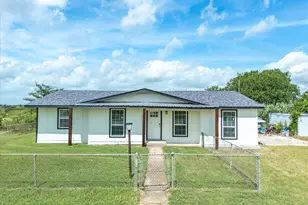 526 Jack Grace Hill Rd, Bowie, TX 76230 - Photo 8