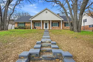 3015 Yellowstone Dr, Arlington, TX 76013 - Photo 2