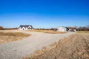 8140 Lavender Rd, Springtown, TX 76082 - Photo 6