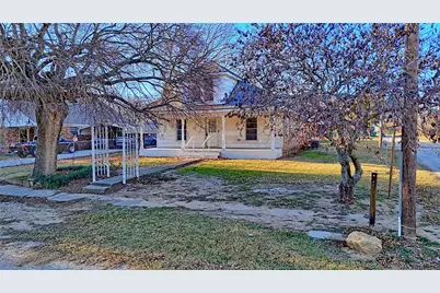 309 E Howell Street, Saint Jo, TX 76265 - Photo 4