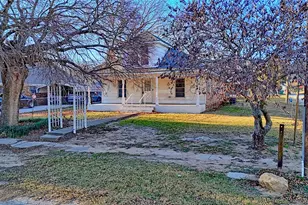 309 E Howell St, Saint Jo, TX 76265 - Photo 4