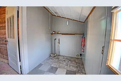 309 E Howell Street, Saint Jo, TX 76265 - Photo 10