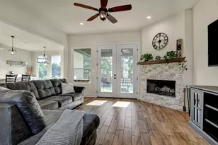 168 Lakeview Cir, Pilot Point, TX 76258 - Photo 6