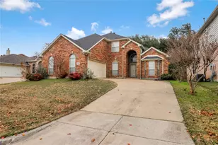 7621 Brook Meadow Ln, Fort Worth, TX 76133 - Photo 1