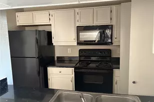 1733 Crest Grove Dr, Arlington, TX 76012 - Photo 2