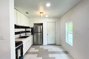 601 Blevins St, Fort Worth, TX 76111 - Photo 14