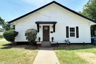 601 Blevins St, Fort Worth, TX 76111 - Photo 2