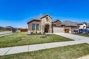 3205 Platinum Rd, Aubrey, TX 76227 - Photo 2