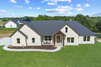 107 W Stagecoach Trail, Weatherford, TX 76085 - Photo 1