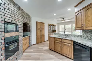 510 Dunn Ct, Grapevine, TX 76051 - Photo 6