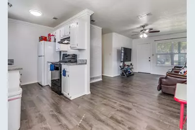 210 Myrtle Avenue, Waxahachie, TX 75165 - Photo 4