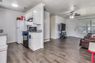 210 Myrtle Ave, Waxahachie, TX 75165 - Photo 4