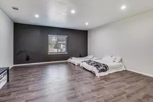 210 Myrtle Ave, Waxahachie, TX 75165 - Photo 6