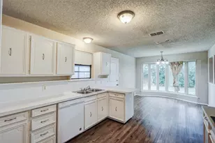 105 Lakeway Dr, Benbrook, TX 76126 - Photo 12