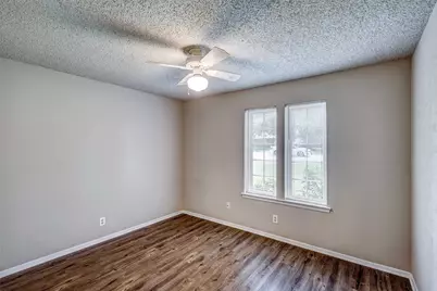 105 Lakeway Drive, Benbrook, TX 76126 - Photo 4