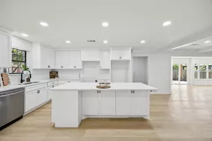 9310 Mill Hollow Dr, Dallas, TX 75243 - Photo 14