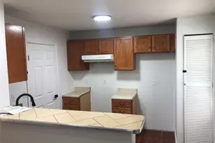 2606 Laurel St, Grand Prairie, TX 75050 - Photo 12