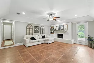 1630 Post Oak Dr, Bedford, TX 76021 - Photo 4