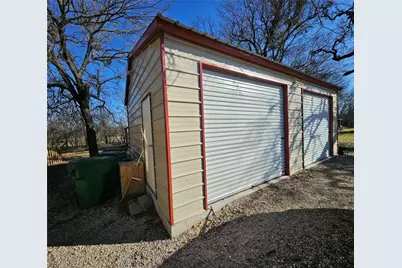 1006 East Drive, Lake Bridgeport, TX 76426 - Photo 4