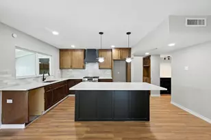 2801 Ashglen Dr, Garland, TX 75043 - Photo 2