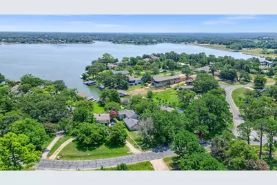 203 Kiowa Drive W, Lake Kiowa, TX 76240 - Photo 36