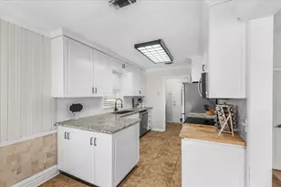 4704 Burning Springs Dr, Arlington, TX 76017 - Photo 8