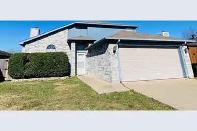 731 Valley Spring Drive, Arlington, TX 76018 - Photo 2
