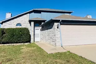 731 Valley Spring Dr, Arlington, TX 76018 - Photo 2