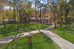 2510 Gladiolus Ln, Dallas, TX 75233 - Photo 2