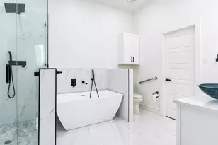 13109 Wilmington Dr, Farmers Branch, TX 75234 - Photo 12