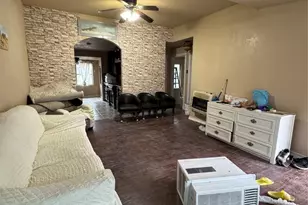 2717 Avenue I, Fort Worth, TX 76105 - Photo 2