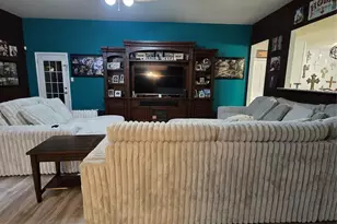 212 Druse Ln, Jarrell, TX 76537 - Photo 2