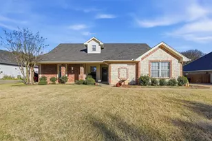 3207 Crossbridge Cir, Granbury, TX 76049 - Photo 1