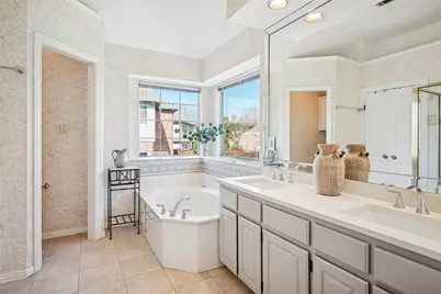 2718 Hidden Lake Drive, Grapevine, TX 76051 - Photo 20