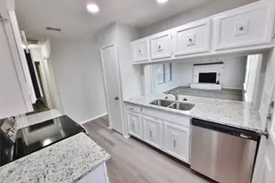 4609 Riverpark Dr, Fort Worth, TX 76137 - Photo 4