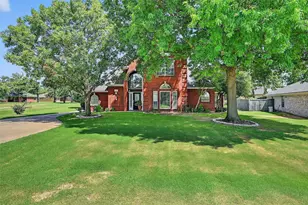 736 W Kiowa Dr, Lake Kiowa, TX 76240 - Photo 4