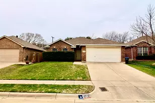 4713 Barnhill Ln, Fort Worth, TX 76135 - Photo 2