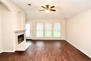 4713 Barnhill Ln, Fort Worth, TX 76135 - Photo 4