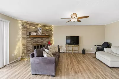 4217 Glen Pines Drive, Arlington, TX 76016 - Photo 4