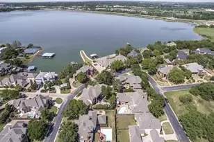 2103 Bay Club Dr, Arlington, TX 76013 - Photo 2