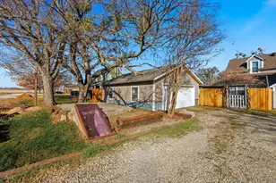 201 Shaffner St, Ponder, TX 76259 - Photo 4