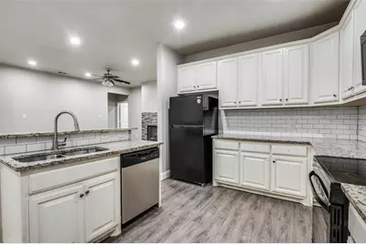 1812 Carrington Drive, Glenn Heights, TX 75154 - Photo 4