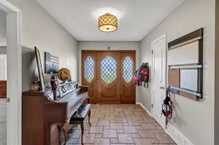 706 E Criner St, Grandview, TX 76050 - Photo 6